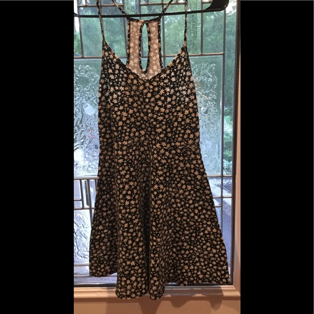 SO Medium sleeveless daisy dress